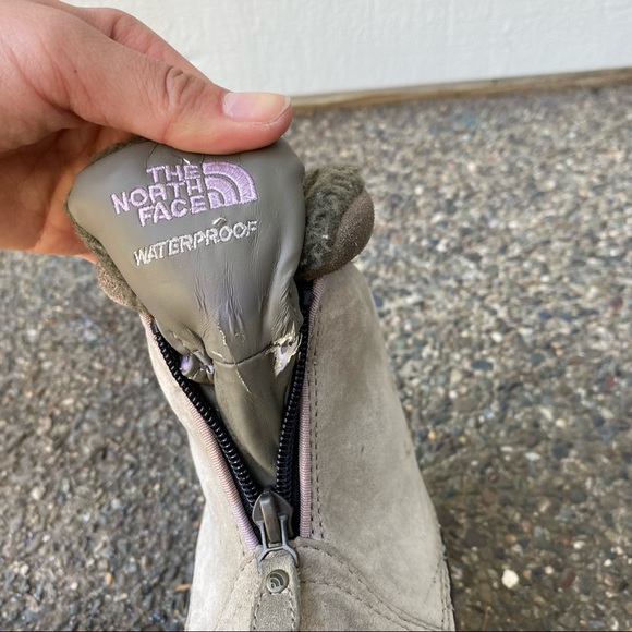 North Face Water Proof Girl’s 4 Hiking boots, Black/Tan - Picture 10 of 10